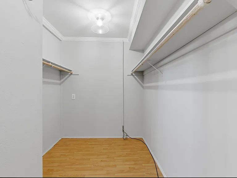 111 Wellesley Cres #2N — Photo 2