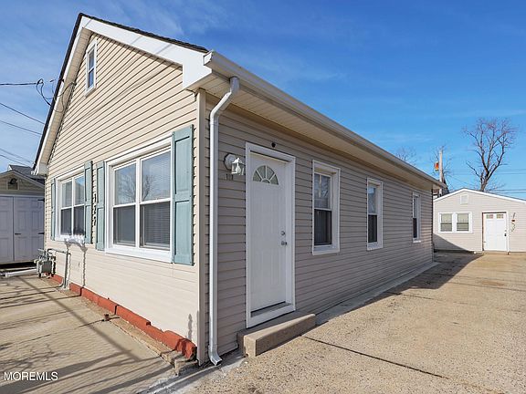4th image of 127 7th St #A