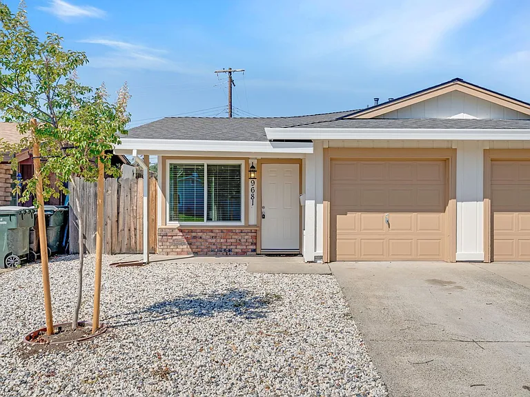 9681 Lake Natoma Dr — Photo 2
