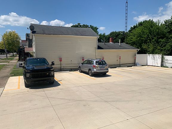3rd image of 1035 Hancock St Unit 1