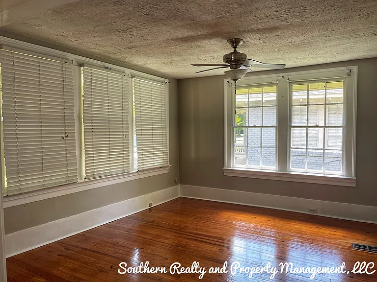 1911 Capitol Ave — Photo 4