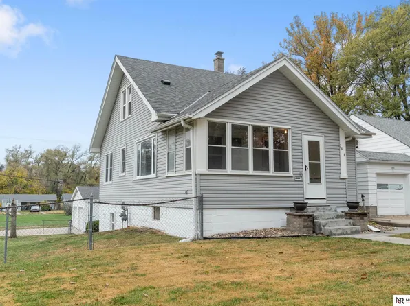 2624 S 35th St, Omaha, NE 68105