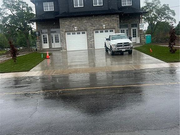 2nd image of 140 Mary St