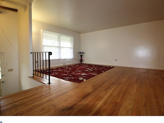 2nd image of 387 Hobart Dr