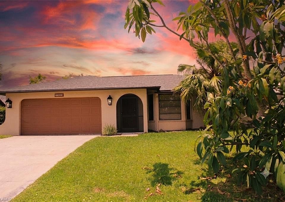 1st image of 1025 NE Van Loon Ln