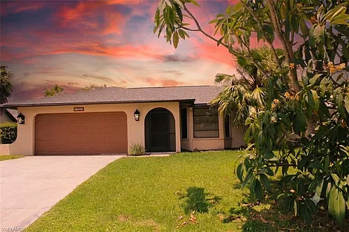 1025 NE Van Loon Ln Photo 1