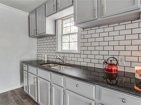 2nd image of 2805 Lulu St