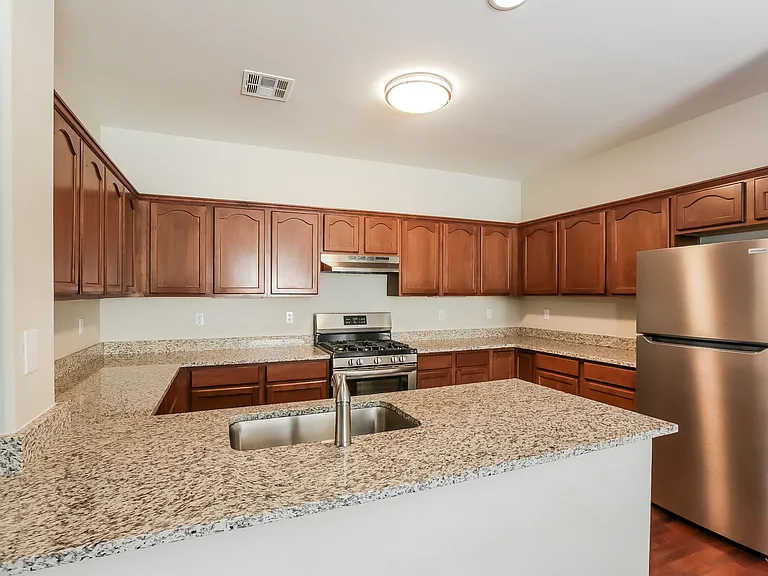 15436 W Statler Cir — Photo 6