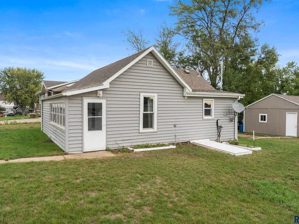 113 S Lincoln St, Humboldt, SD 57035