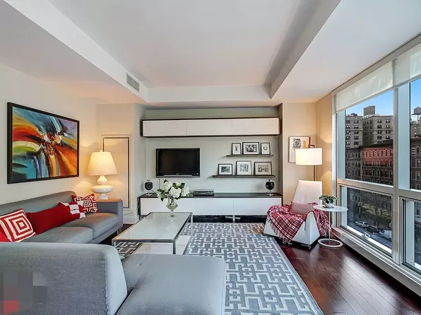 2628 Broadway image 1 of 4