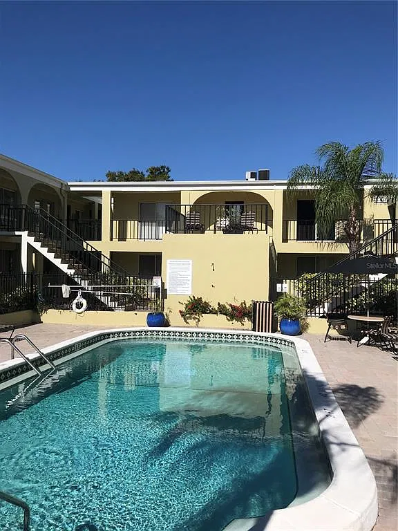 2 bed, 1.0 bath, 819 sqft, $1,600 — Photo 3