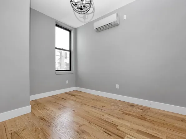 72-55 60 Lane image 10 of 28