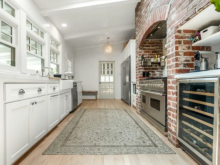 1531 W Laurel Ave — Photo 4