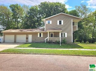 422 S Yale St, Vermillion, SD 57069