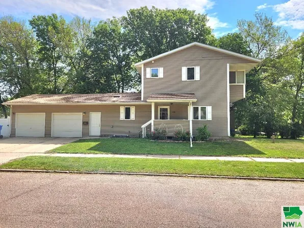 422 S Yale St, Vermillion, SD 57069