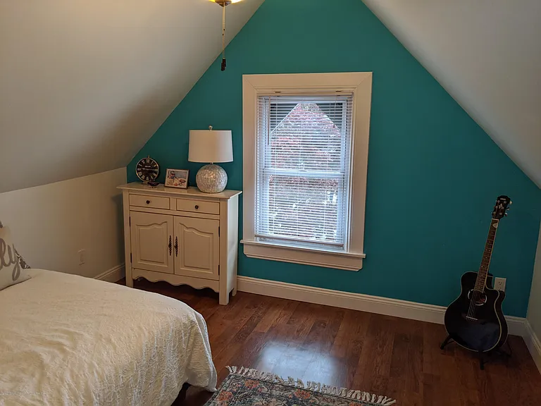 1121 Bay Ave — Photo 24