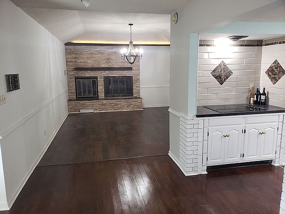 2nd image of 10566 Williamsburg Dr