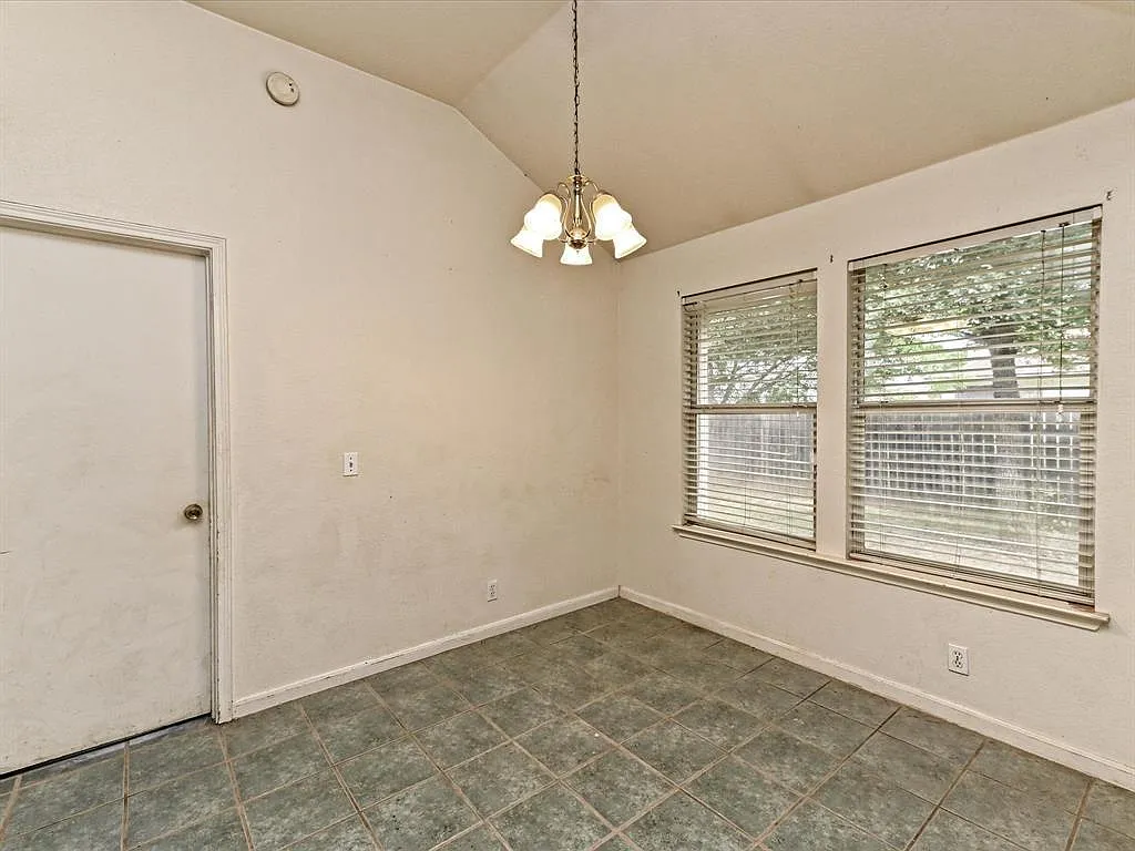 4 bed, 2.0 bath, 1500 sqft, $1,600 — Photo 4