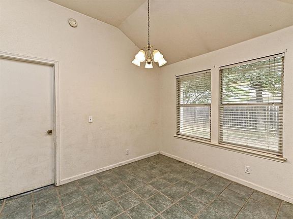 4th image of 14700 Menifee St
