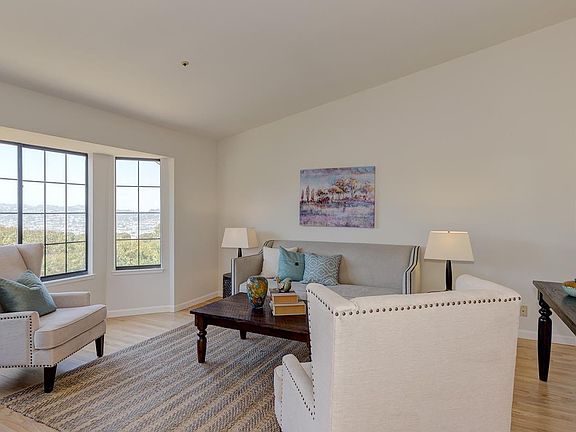 4th image of 506 S Hill Blvd #A