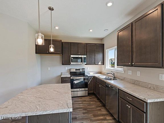 4th image of 101 Deer Creek Dr