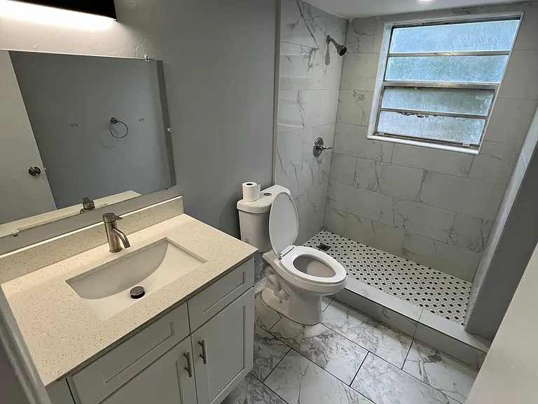 6840 Pembroke Rd — Photo 16