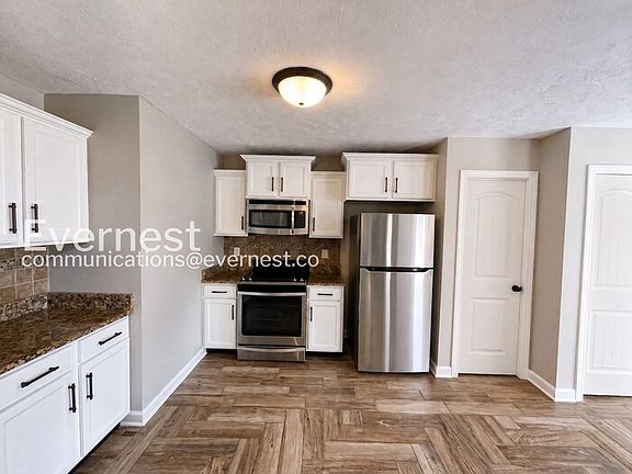 3rd image of 3655 Fox Tail Dr