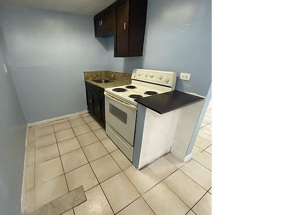 3rd image of 840 NW 70th St #3