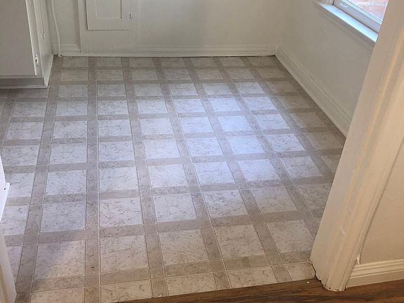 2nd image of 621 S Dunsmuir Ave #207