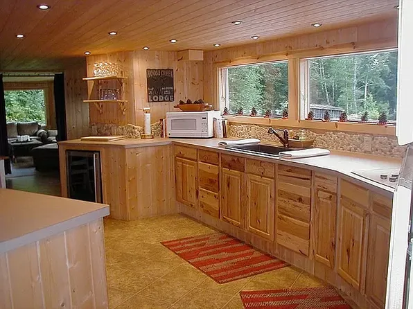 85103 Underhill Rd, Seaside, OR 97138