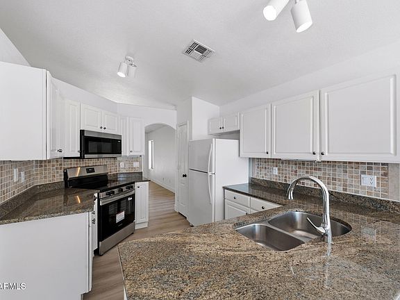 3rd image of 16638 N 33RD Way