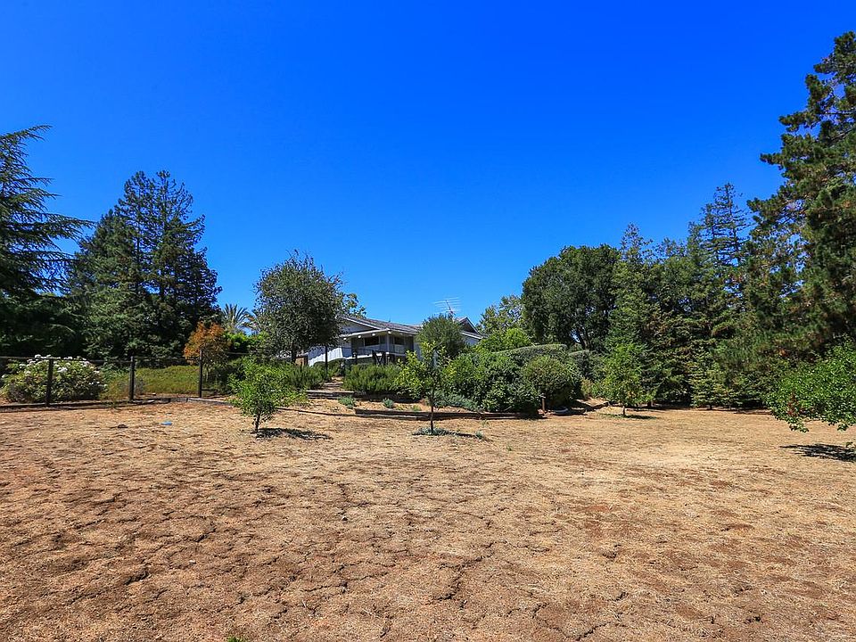 2nd image of 26901 Beatrice Ln
