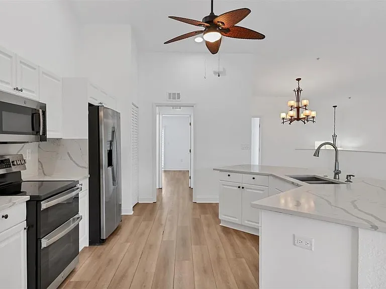 7269 Fountain Palm Cir — Photo 10