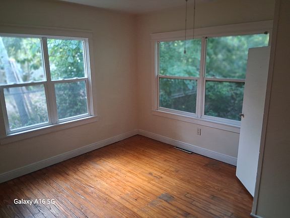 2nd image of 1009 Magnolia Dr #A