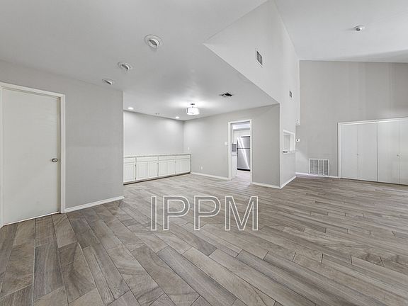 4th image of 24043 Augusta Dr