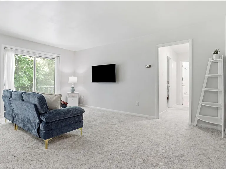 10618 Kenilworth Ave #203 — Photo 2