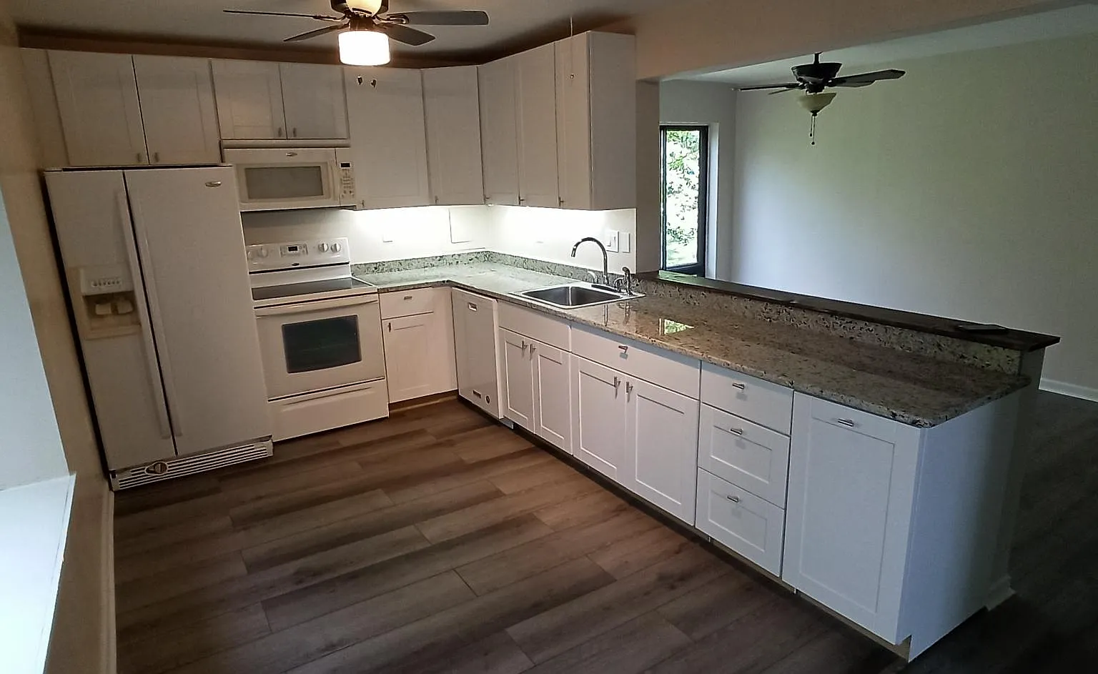 124 Roberts Ln — Photo 2