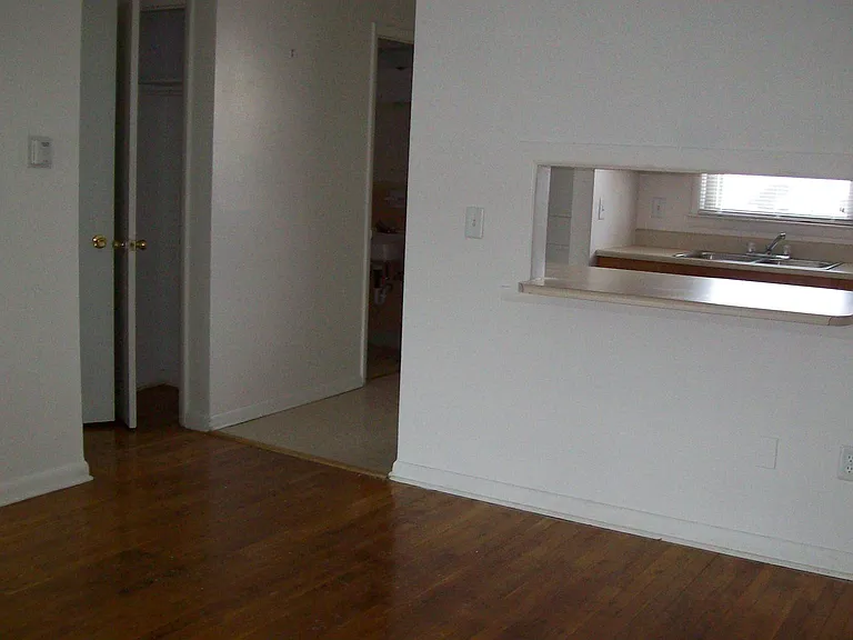 Townhouse East — Photo 3