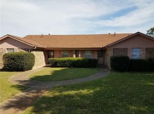 1118 N Nolan River Rd #A-B, Cleburne, TX 76033