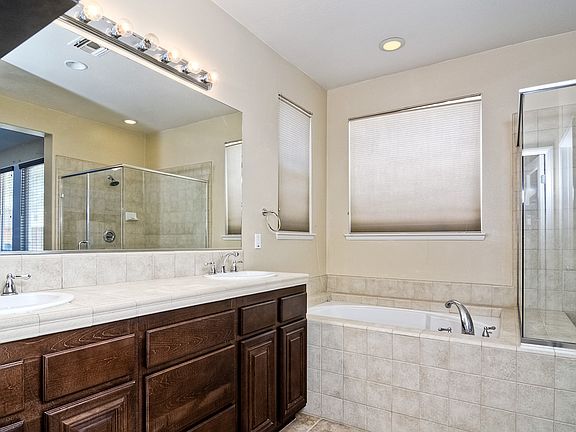 5th image of 29026 Lakehurst Ct