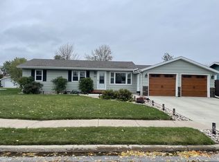 806 17th St NE, Jamestown, ND 58401