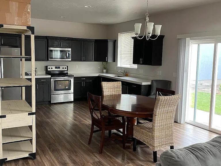 566 N 60 W — Photo 11