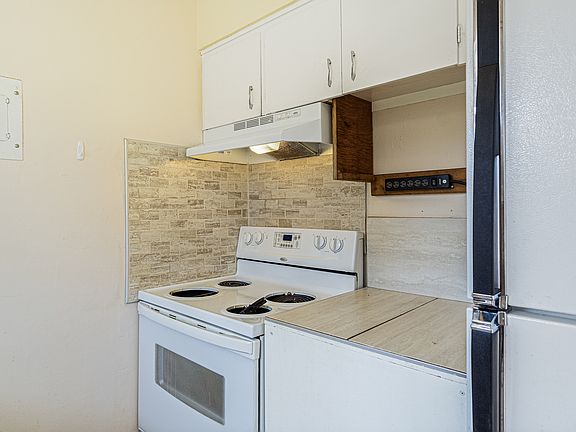 4th image of 12828 Bridgeport Way SW #1