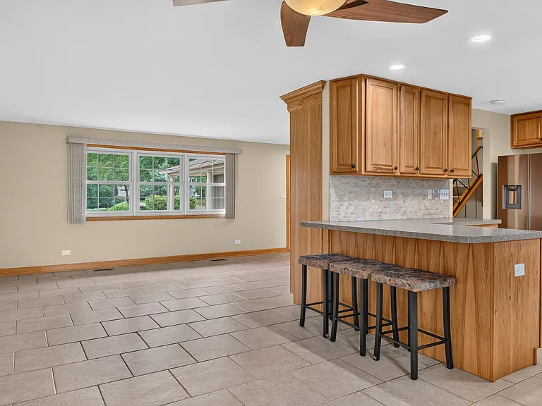 135 Jeffery Ln — Photo 8