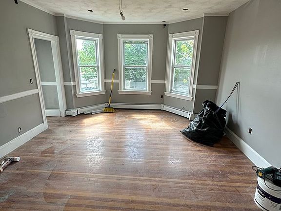 3rd image of 432 Beech St Floor 2