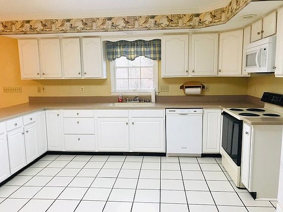3rd image of 835 Wexford Way