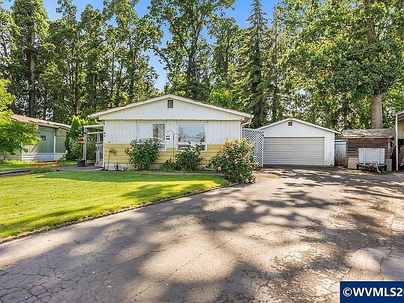 2nd image of 11847 Chateau Dr NE