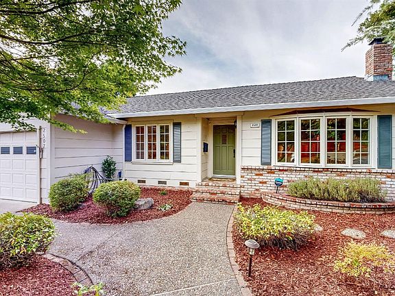 3rd image of 2507 Rolling Hill Drive