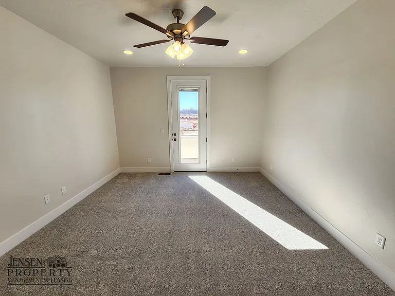 683 E Eureka Aly — Photo 22
