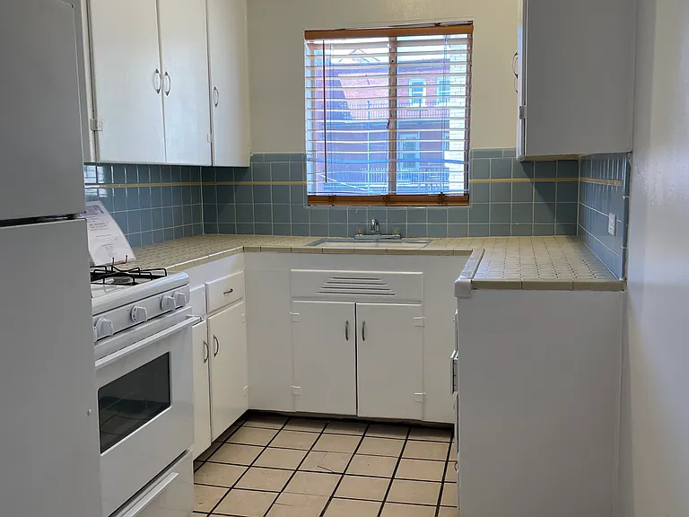 1375 N Pearl St #8 — Photo 9